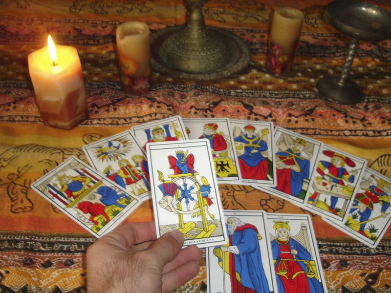 ¿Adivinos y echadores de cartas? Una estupidez, dice el Papa Francisco