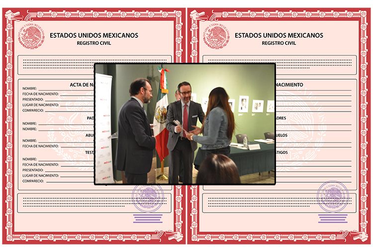 Entregan la primera acta de nacimiento a mexicana no registrada en México