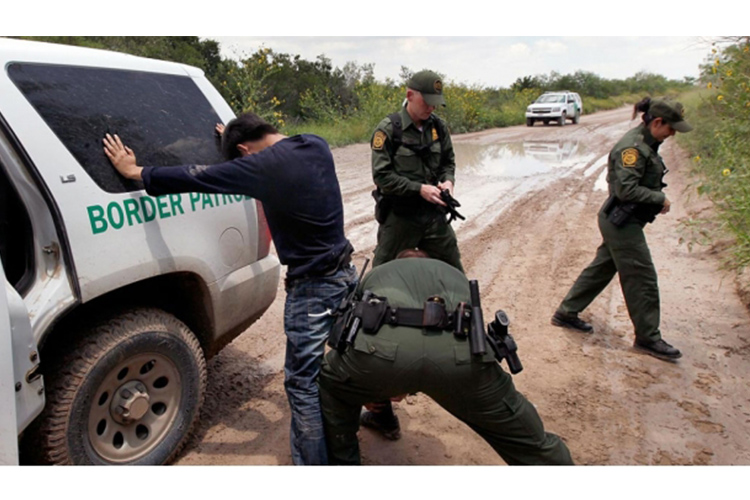 EU presume disminución de arrestos de migrantes en la frontera con México