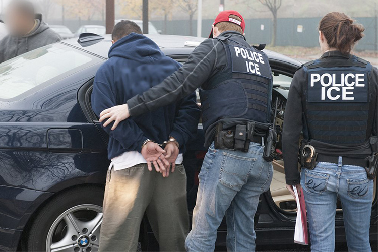 Periodista mexicano lleva 60 días detenido por ICE en El Paso, Texas