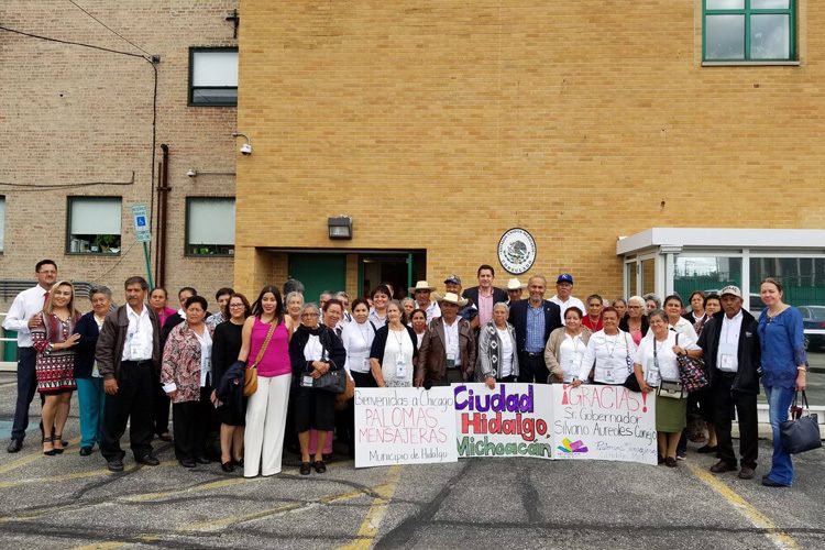 Migrantes se reencuentran con sus padres en Chicago gracias al programa 'Palomas Mensajeras'