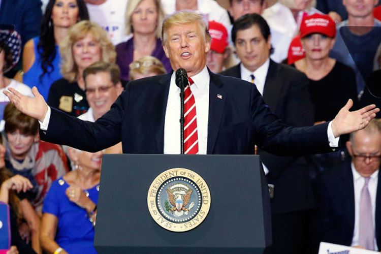 Grotesco discurso de Trump en Arizona: "El muro en la frontera es absolutamente necesario"