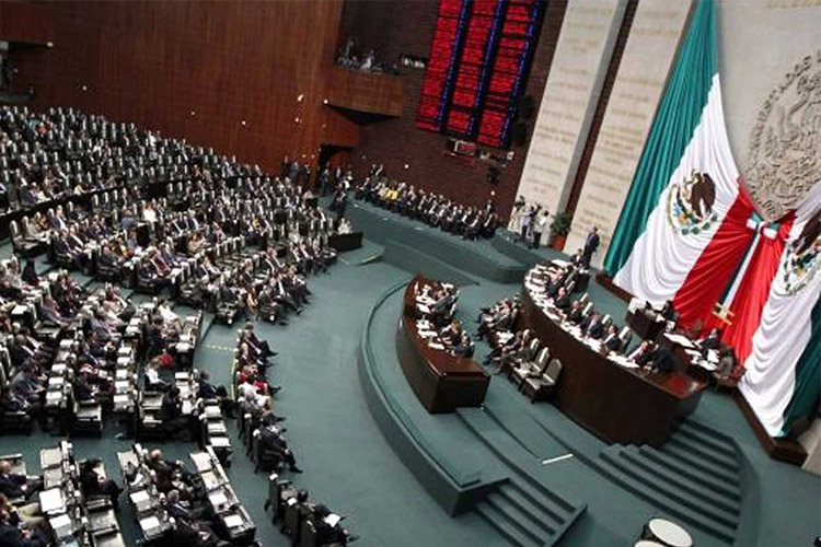 Miguel Márquez Márquez, Gobernador de Guanajuato, firmó la iniciativa de Ley