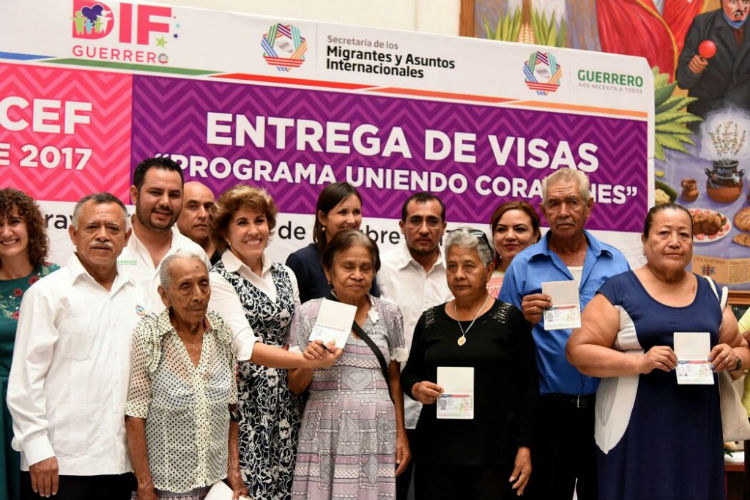 El día de ayer 34 adultos guerrerenses recibieron sus visas para viajar  a Estados Unidos y reencontrarse con sus hijos, a quienes no ven en décadas.