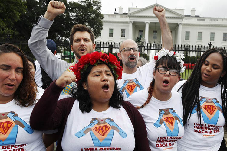 Además de frenar temporalmente las deportaciones, el TPS otorgaba una autorización de empleo que expira al término de la última prórroga