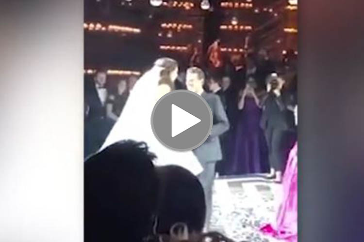 Al presidente se le vio bailar con una mujer que no es su esposa