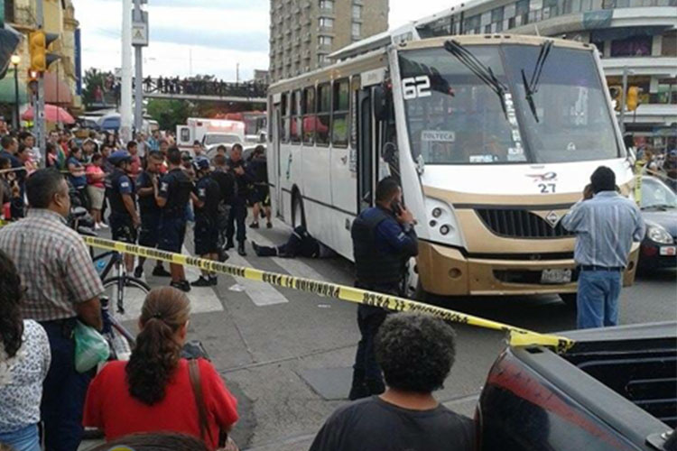 El sacerdote fue llevado al hospital