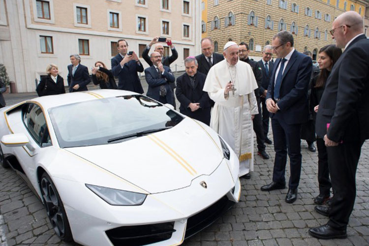 Papa Francisco subastará Lamborghini edición especial