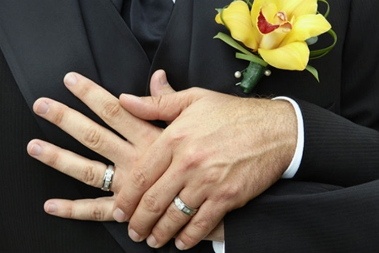 Debes saber que las pensiones por viudez varían dependiendo del instituto, pero por regla general la esposa o concubina puede solicitar este beneficio.