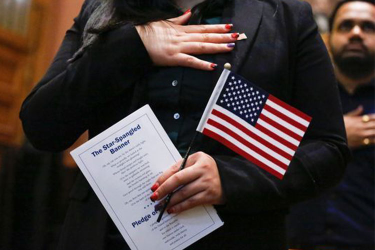 Políticas migratorias de Trump disparan solicitudes de ciudadanía