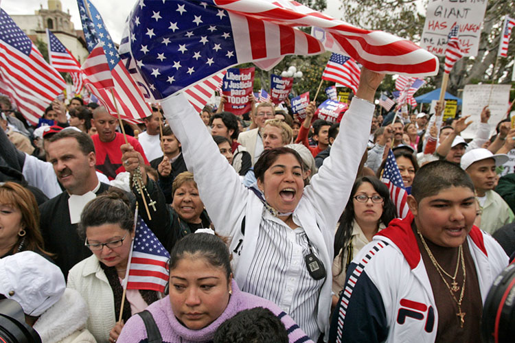 Chicago renueva fondo de asesoría legal para migrantes