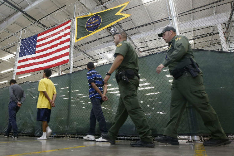 Si el proceso legal prospera a favor del gobierno, los cinco inmigrantes no sólo perderían la ciudadanía, sino que podrían ser deportados