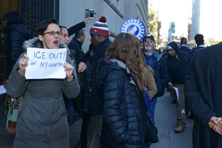 Los hechos tuvieron lugar cuando agentes vestidos de civil se abalanzaron sobre Genaro Rojas Hernández mientras hablaba con su abogada.