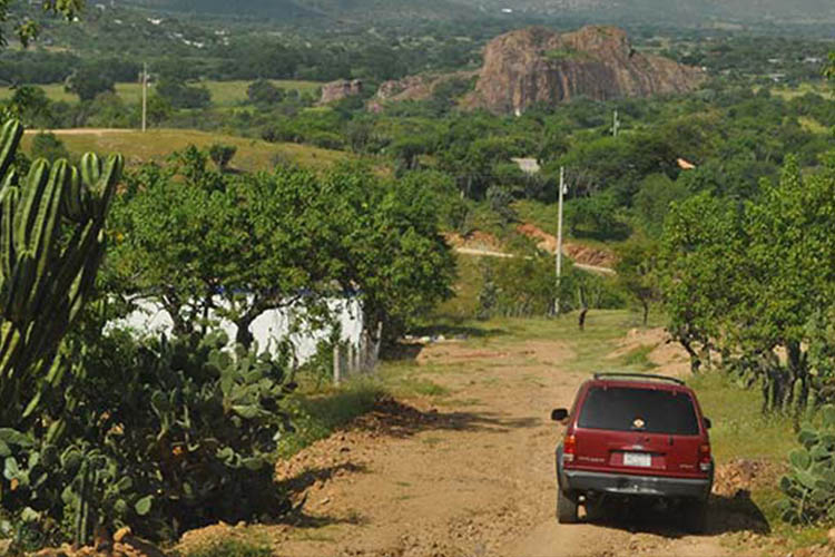 Por vacaciones migrantes poblanos regresan a la mixteca sin condiciones de seguridad