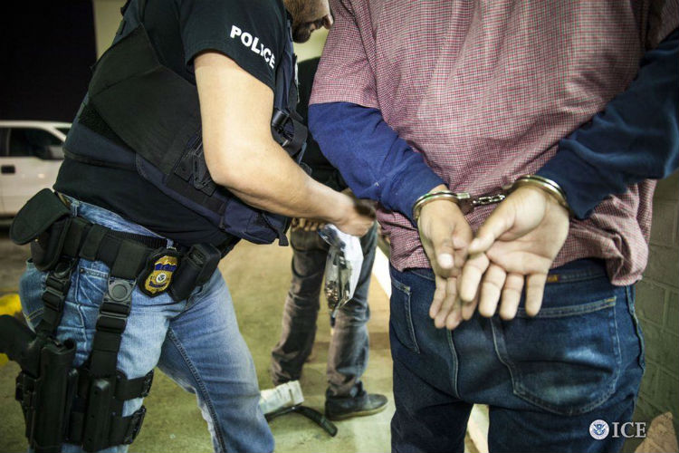 El Proyecto HB9 busca que los indocumentados reembolsen al gobierno el costo de su encarcelamiento mientras ICE se hace cargo de ellos.