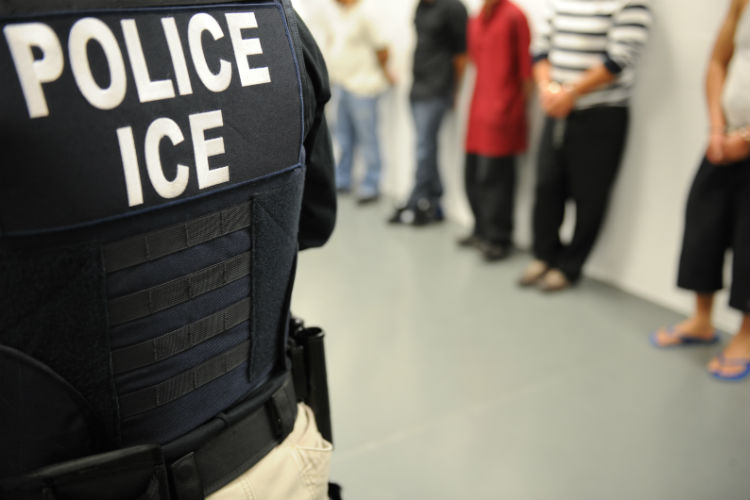 ICE continúa con sus esfuerzos para detener y expulsar a los migrantes indocumentados, esta vez fueron 101 los extranjeros aprehendidos en Nueva Jersey.