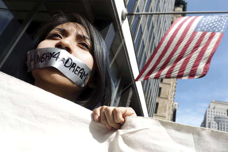 os activistas son acusados por haber ingresado sin permiso a las oficinas del líder de los demócratas en el congreso de Estados Unidos, Charles Schumer