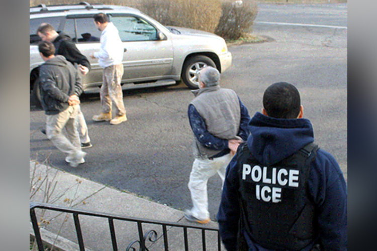 De acuerdo con los funcionarios de ICE, se espera que durante el operativo sean capturados más de mil 500 indocumentados.