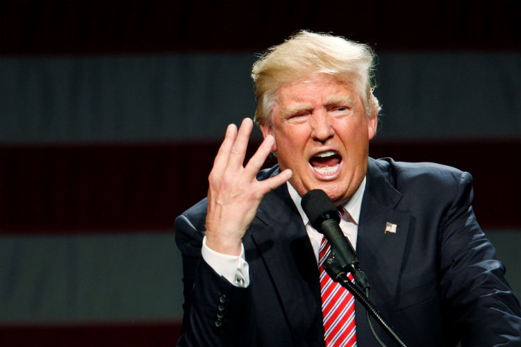 Trump está siendo informado constantemente de la situación por miembros del Gobierno y del Congreso, donde continúa el debate.