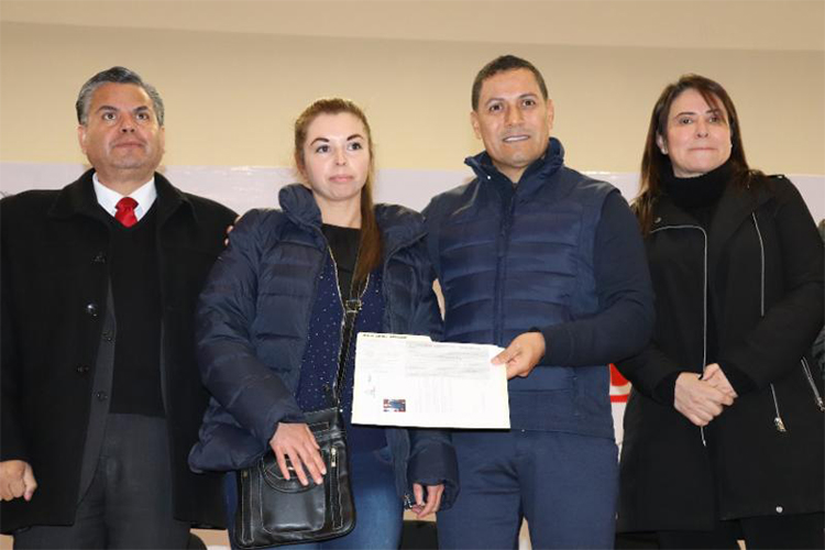 El gobernador Alejandro Tello entregó un capital semilla de 20 mil pesos a 366 paisanos zacatecanos retornados desde Estados Unidos.