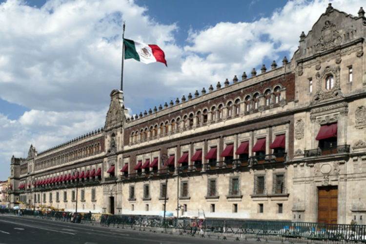 El hartazgo ciudadano, así como el deseo de continuar en el poder han propiciado el arribo a los puestos públicos de personajes sin experiencia en asuntos de gobierno, incluso sin la preparación y a la postulación de las esposas de exgobernantes.