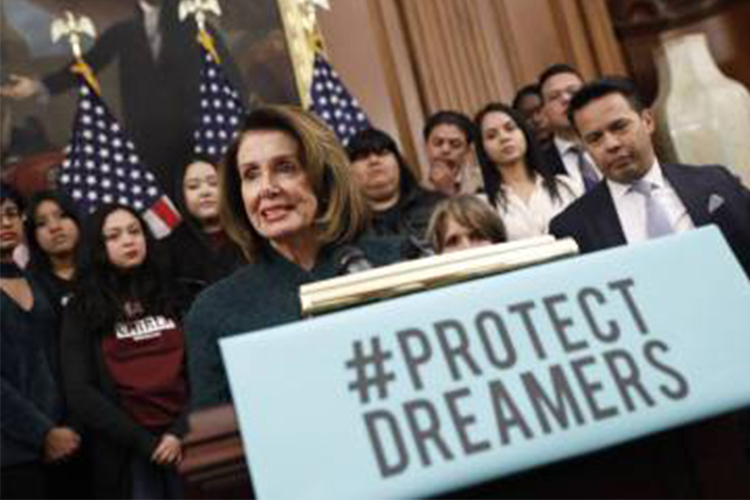 Las 83 personas pidieron excluir fondos para la construcción del muro en la frontera con México en el acuerdo presupuestal.