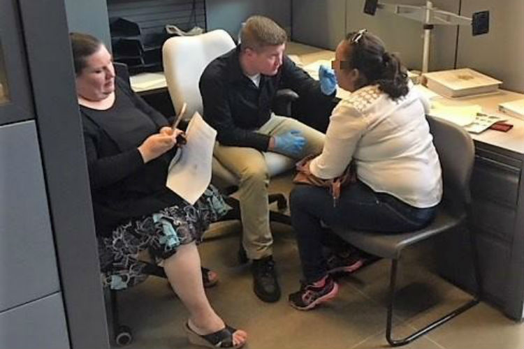 Tres agencias gubernamentales estadounidenses se reunieron en Nogales, Arizana, este martes para dar seguimiento a un programa creado para asistir a las familias de los mexicanos desaparecidos en la frontera.