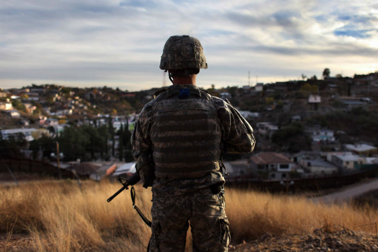La caravana de migrantes que recorre México con destino a Estados Unidos para pedir asilo habría sido el motivo por el cuál el presidente Trump anunciara que enviaría a los militares a la frontera.