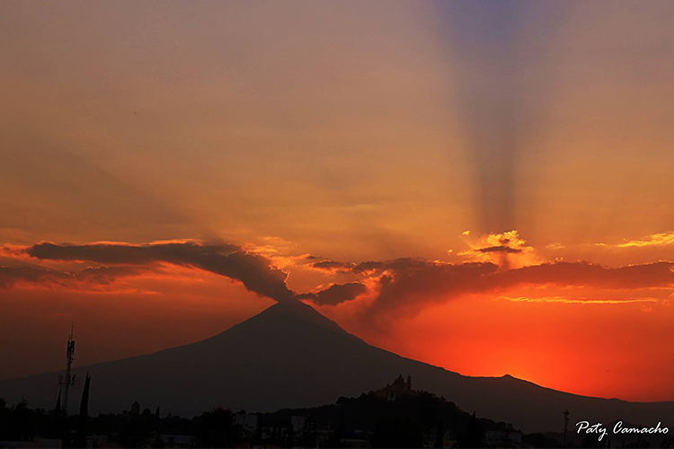 Durante la Semana Santa se viralizaron en México distintas imágenes del cielo de Cholula, Puebla, que para algunos evocaba a Cristo. Foto: Paty Camacho Bracamonte
