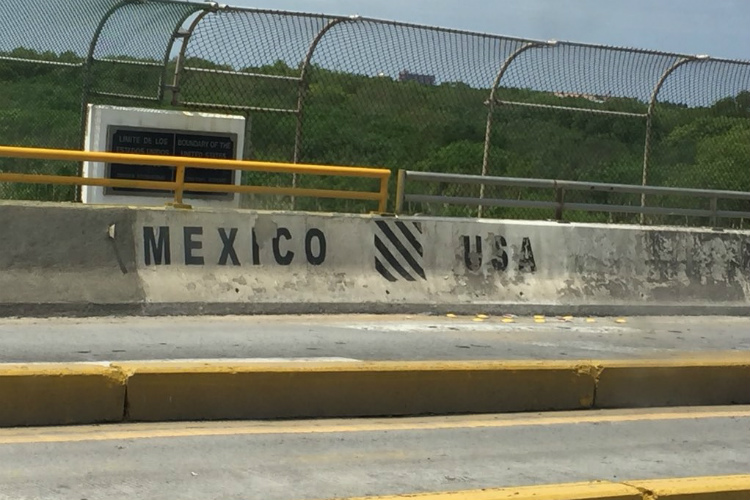 Fernando García, director ejecutivo de Red Fronteriza por los Derechos Humanos, criticó el envío de militares a la frontera y aseguró que esto solo pone en peligro a las comunidades. Foto: @jorgeramosnews
