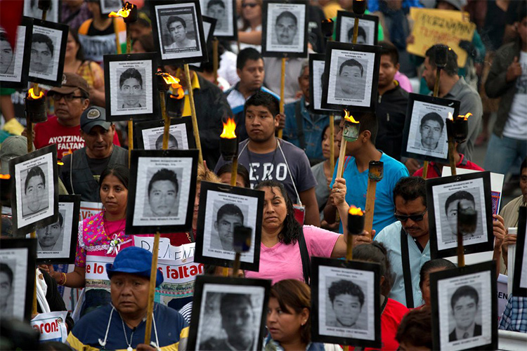 La orden de desaparecer a los 43 normalistas de Ayotzinapa, Guerrero, en 2014 habrían llegado desde Chicago y serían 60 personas las desaparecidas.