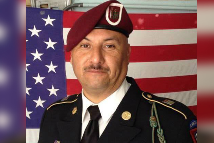 Tras 14 años de lucha, este día Héctor Barajas, veterano de guerra de las Fuerzas Armadas de los Estados Unidos, cruzó la frontera para juramentar como ciudadano estadounidense.