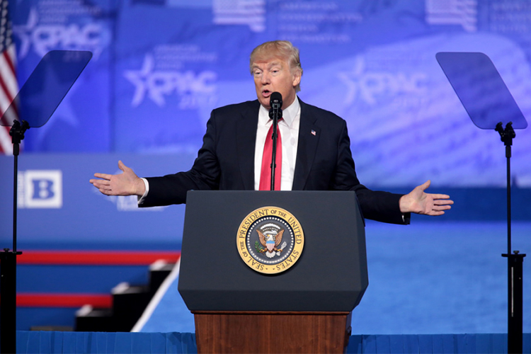 El presidente Donald Trump insistió en que las leyes migratorias de su país son las peores y aseguró que quienes las hicieron eran personas que no pueden amar al país. Foto: Gage Skidmore