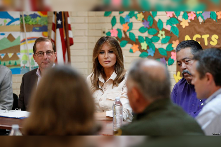 Melania Trump, realizó el jueves una visita sorpresa a dos instalaciones en Texas que alojan a algunos de los más de 2 mil 300 niños separados de sus padres.