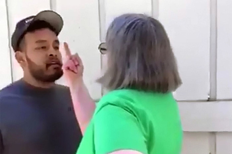 Violadores y animales, así fue como una simpatizante de Donald Trump llamó a un hombre y su madre tan solo por ser mexicanos.