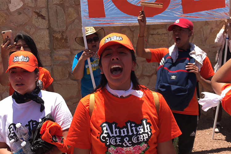 Cientos de “luchadores por la libertad” de todo el suroeste de Estados Unidos (Texas, Nuevo México, Arizona y California) se manifestaron contra la migra Foto: UWD