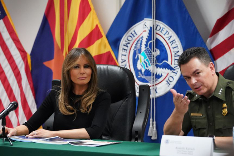 Melania Trump, visitó el jueves la frontera sur estadounidense por segunda vez en una semana para reunirse con autoridades migratorias en Tucson