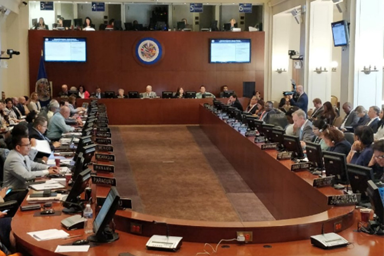 La OEA aprobó la resolución presentada por México, El Salvador, Guatemala y Honduras, además pidió terminar la práctica y reunir a las familias.