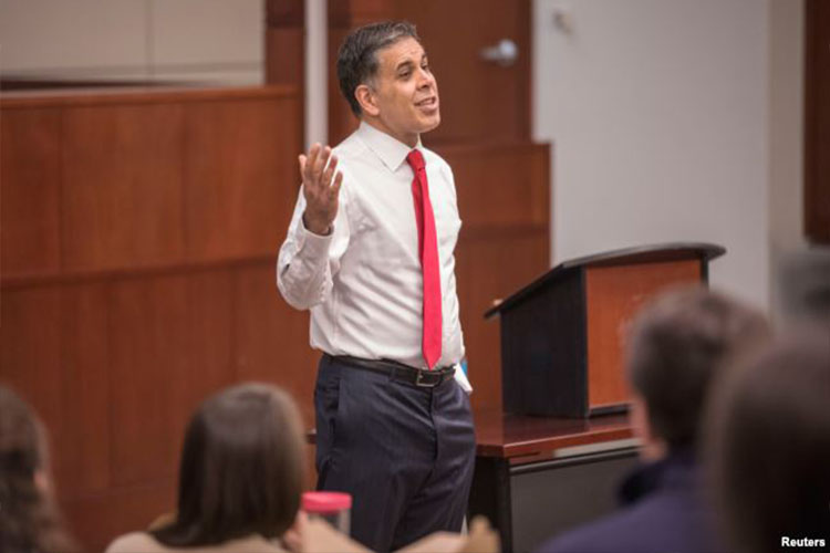 El juez Amul Thapar habla a estudiantes de derecho en la Facultad de Leyes Vanderbilt en Nashville, Tennessee, EE.UU., 10 de enero de 2017. Fotografía tomada el 10 de enero de 2017.