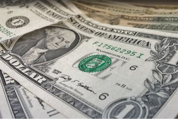 El representante por Texas Ted Poe propuso cobrar un impuesto del uno por ciento a las remesas que los migrantes envían a sus países de origen