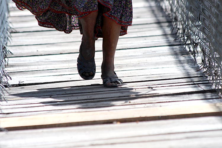 A los Rarámuris se les conoce como "pies ligeros" debido a sus múltiples triunfos en los maratones. 