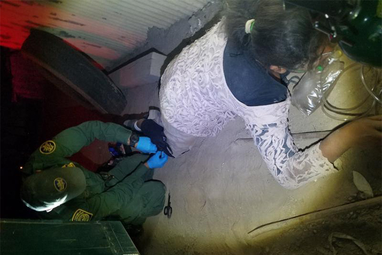 Agentes de la Patrulla Fronteriza asignados al Sector El Centro encontraron a una menor de edad con la pierna fracturada cerca de la frontera.