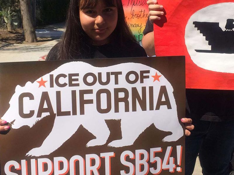 Un juez dictaminó que la ley que convierte a California en estado santuario, es inconstitucional y 121 ciudades perderían el estatus