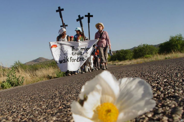 Irma Carrillo perdió a sus dos hijos hace casi 20 años y desde entonces no ha parado de buscarlos, teme que se encuentre entre los cuerpos sin nombre