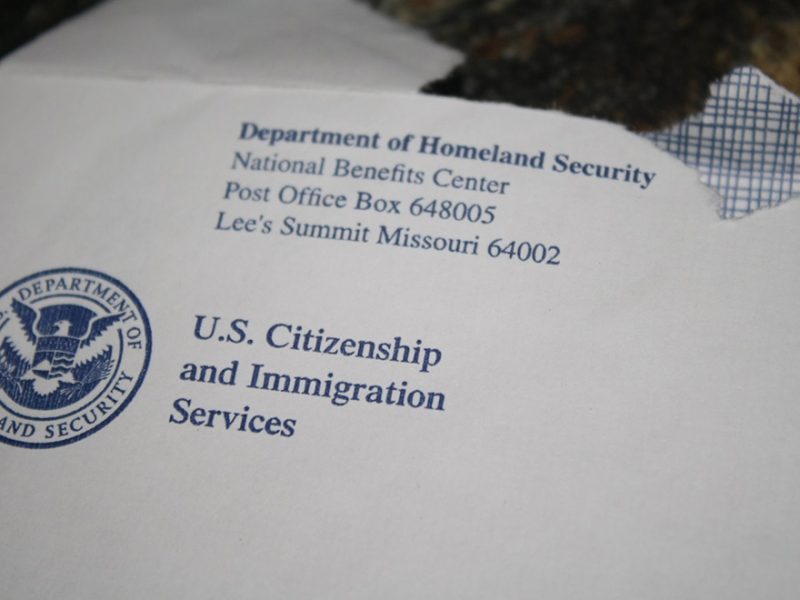 USCIS la guía de políticas de su para eliminar las referencias a la información biográfica del formulario G-325A, usado en green cards
