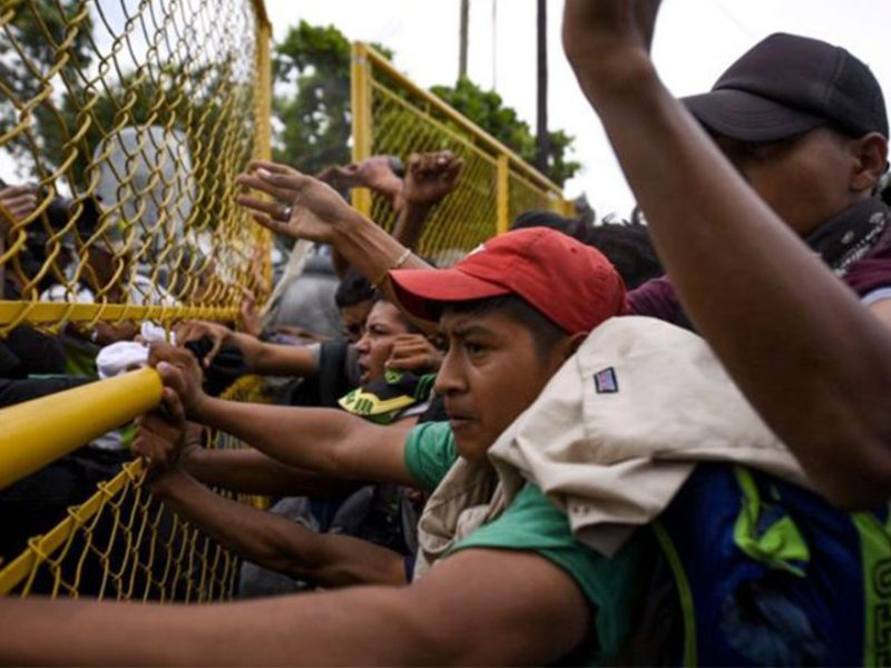 Este día ingresó a México una segunda caravana de migrantes centroamericanos, la cual está conformada por unas 2 mil 500 personas