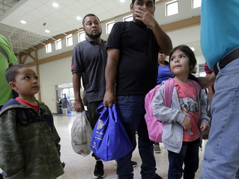 Las nuevas reglas contra el asilo se basan en las mismas disposiciones que Trump utilizó para implementar su "prohibición de viajes"