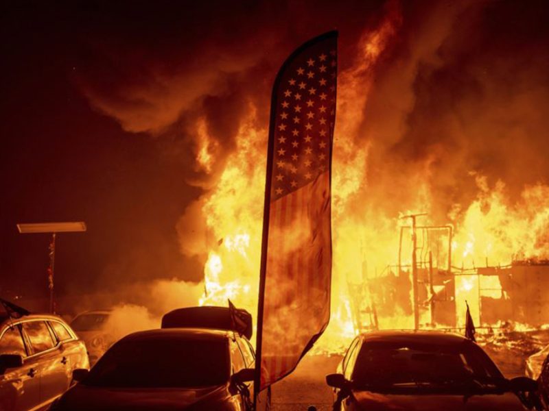 Bomberos emitieron una notificación de evacuación inmediata para casas al este de Chico, una ciudad de unas 93 mil personas