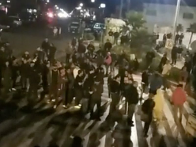 Los miembros de la caravana migrantes fueron recibidos de forma agresiva por habitantes de Tijuana, quienes los insultaron y retaron a pelear.