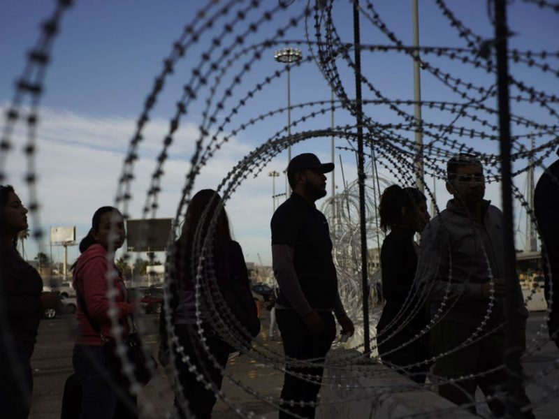 La mayor parte de los anglos que ven a los migrantes en el mejor de los casos como un mal necesario para tener mano de obra barata